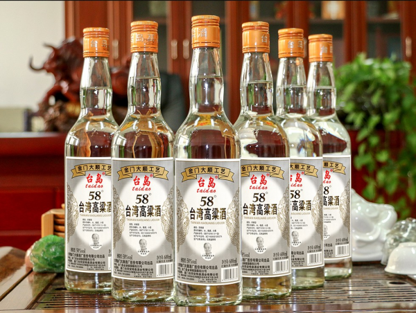 工資低喝不到好酒？這7款“雞肋價位”的白酒，適合老百姓自飲