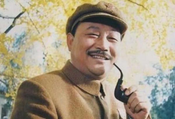 毛主席號召火葬，許世友為何不願意？眾多領導人為何選擇撒放骨灰