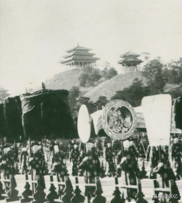 慈禧葬禮上的紙將紙兵如真人