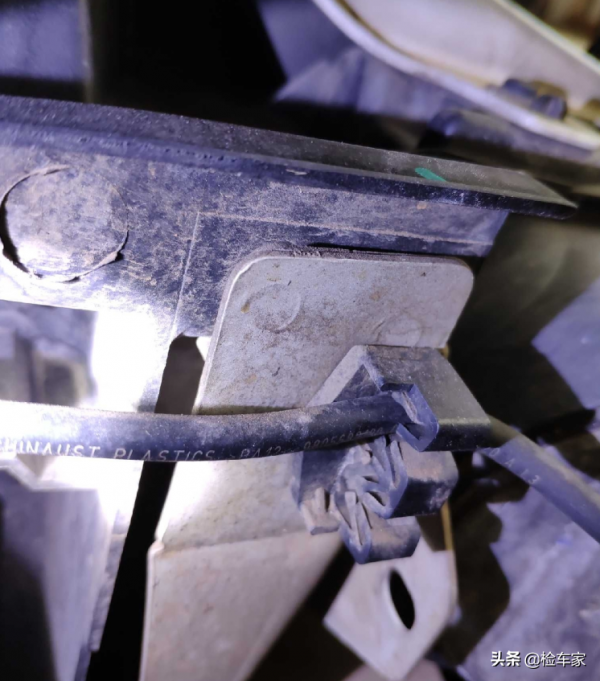 新車11萬的標緻308開六年只賣兩萬多,換下裙邊掉價這麼快? 新車11萬的標緻308開六年只賣兩萬多,換下裙邊掉價這麼快?