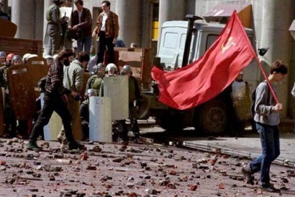 1969年中蘇衝突後，蘇聯百萬大軍持核南下，最後一刻為何棄戰