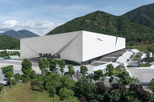 南方紅軍三年游擊戰爭紀念館,以石材、玻璃與光影詮釋歷史 南方紅軍三年游擊戰爭紀念館,以石材、玻璃與光影詮釋歷史