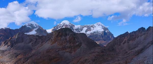 川西海拔最高最大最藍的海子——亞莫措根