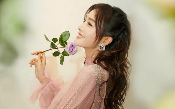 仙氣十足的美女明星秦嵐桌面高畫質桌布