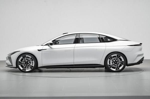 智己L7：年輕人的座駕，配前後獨懸，百公里提速3&period;9秒