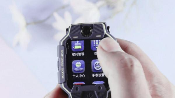 電影裡的道具變現實，體驗這款與手機合二為一的手錶，功能超預期