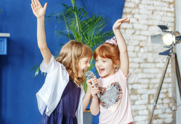 喜歡唱歌就用小米悅米無線麥克風吧