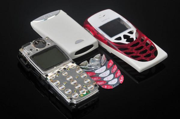 我用諾基亞8310時，從不把他放在口袋裡——怕別人看不見