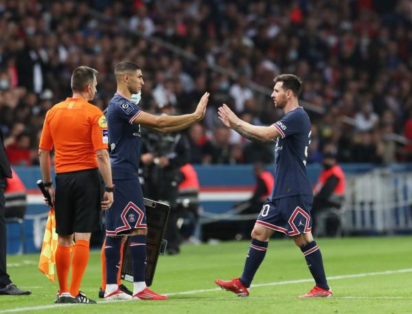 足球——法甲：巴黎聖日耳曼勝里昂