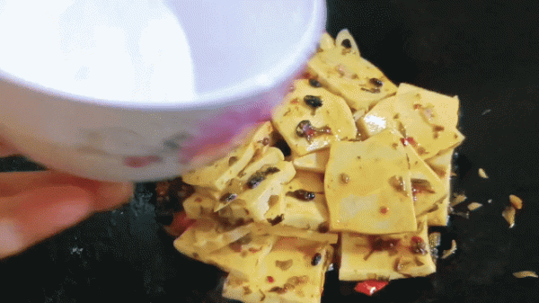 天冷不要光吃火鍋，試試這道下飯菜，成本不超過4塊錢，真香啊