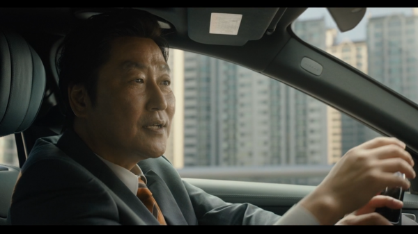 韓國高分電影《寄生蟲》地下室的一家四口，寄生於富人家庭（上）