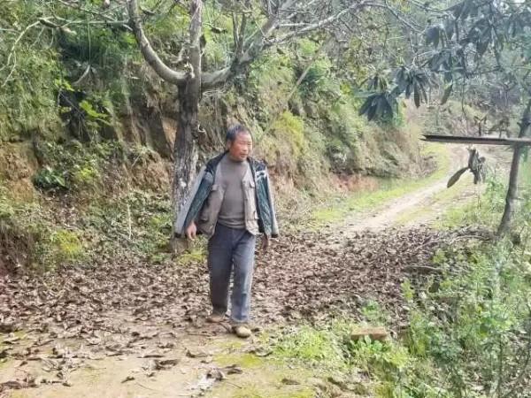 山區農村幹部很苦，一年有100天以上在開會，連自己都沒時間致富