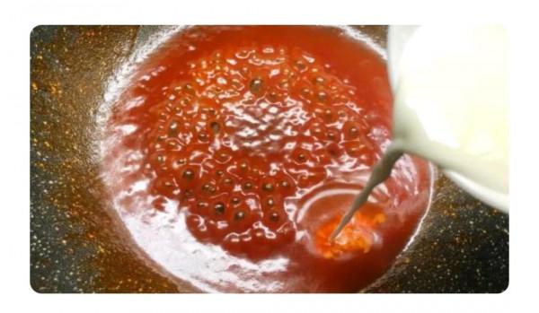 老外在中餐廳經常點的中國菜《菠蘿咕嚕肉》到底是怎麼做的呢？