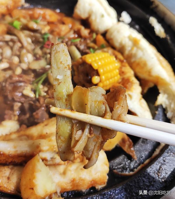 見證東北菜量的時刻到了,餐前的苞米茬子粥配辣椒燜子真牛 見證東北菜量的時刻到了,餐前的苞米茬子粥配辣椒燜子真牛