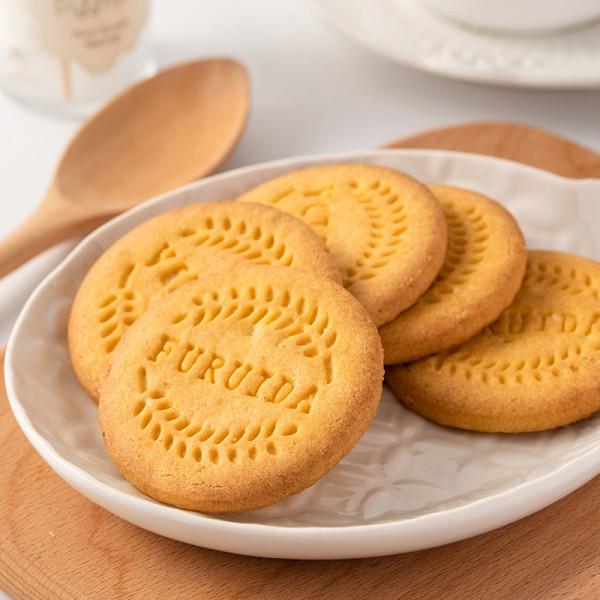 粗糧消化餅乾，入口後酥脆濃香，麥香味濃郁，既能解饞又能減脂