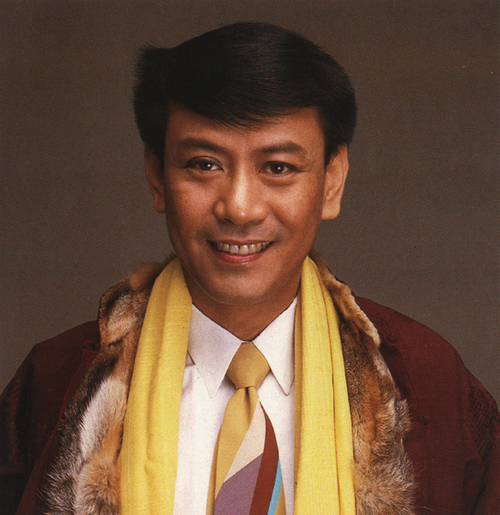 2002年，“一代妖男”羅文去世，為何鄧光榮在葬禮上怒罵劉鑾雄？