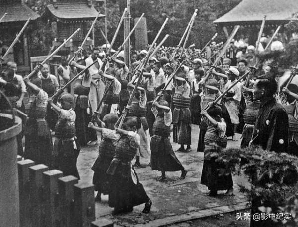 1989年日本裕仁天皇去世，邀請中國參加葬禮，中國：正視歷史