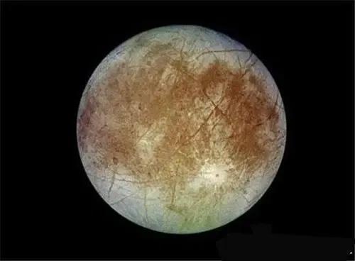 它是太陽系內的一顆衛星，儲水量可能比地球還要多，可能會有生命