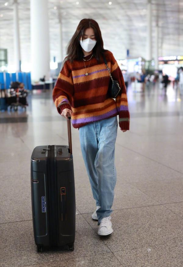 條紋毛衫+闊腿牛仔褲 條紋毛衫+闊腿牛仔褲