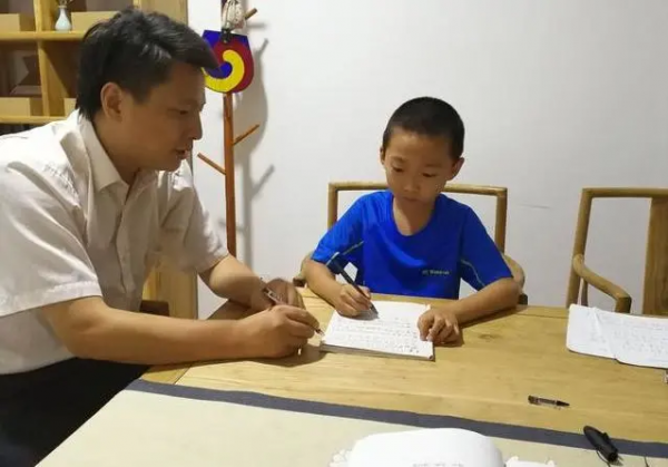 “雙減”政策落地,“拼家長”的時代正式到來,家長焦慮愈發凸顯 “雙減”政策落地,“拼家長”的時代正式到來,家長焦慮愈發凸顯