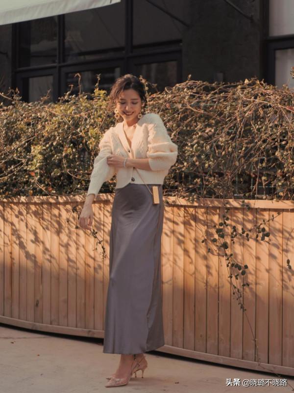 扔掉你的小白鞋吧，現在流行穿&OpenCurlyDoubleQuote;裸跟鞋&rdquo;，搭裙子褲子都時髦好看