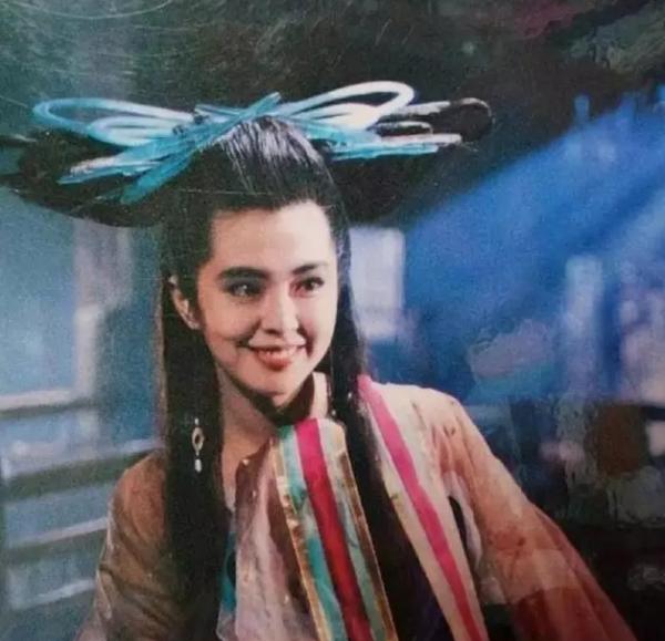 明星古裝尷尬史：頭頂風扇、餃子都算好的，有些太誇張真忍不了