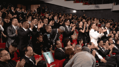 端茶倒水28年獲金像獎，成龍劉德華為她站臺，打工人蓮姐太厲害