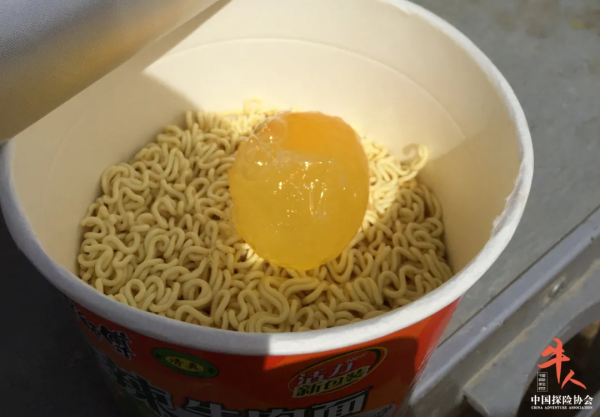 能“活活”跑完400公里的都是些什麼人？揭開鏡頭下真實的跑者