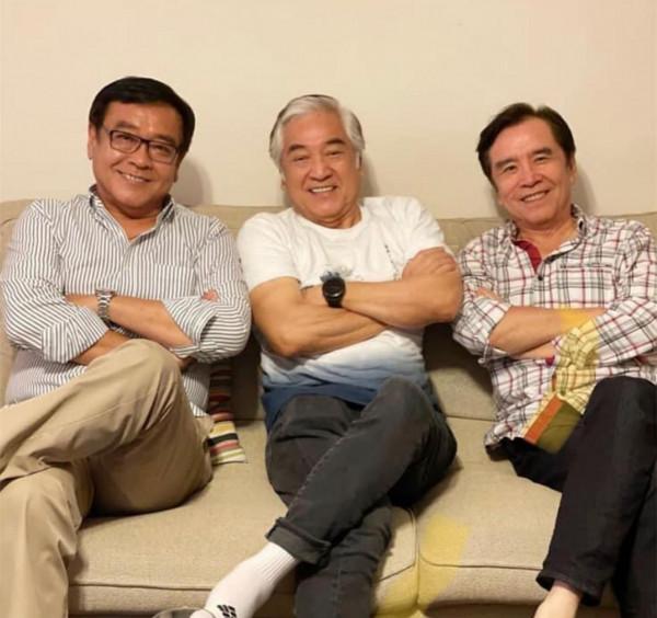 秦沛姜大衛爾冬升罕同框，三兄弟長相相似，動作表情一致默契十足