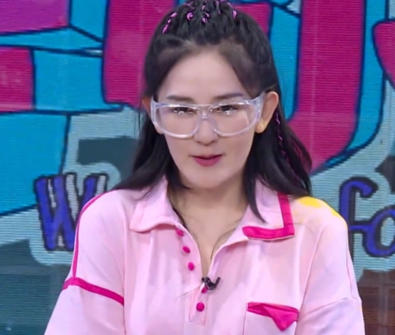 《快本》謝娜哭訴復工壓力增大,私下求助楊迪救場,綜藝大不如前 《快本》謝娜哭訴復工壓力增大,私下求助楊迪救場,綜藝大不如前