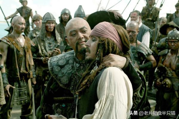 用&OpenCurlyDoubleQuote;人物傳記&rdquo;的方式開啟《加勒比海盜》，電影終於看明白了