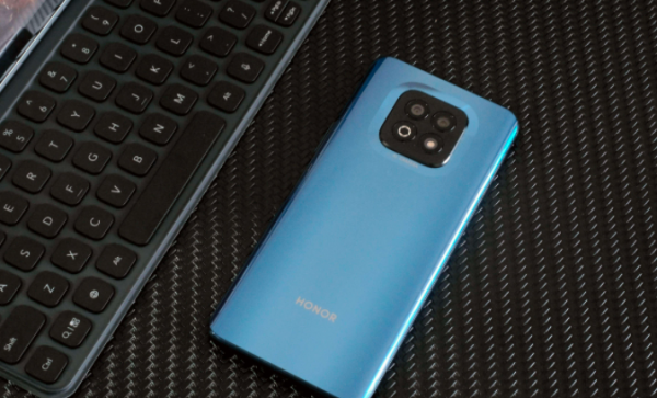 最便宜的高顏值榮耀手機，Play 5T適合什麼人群？