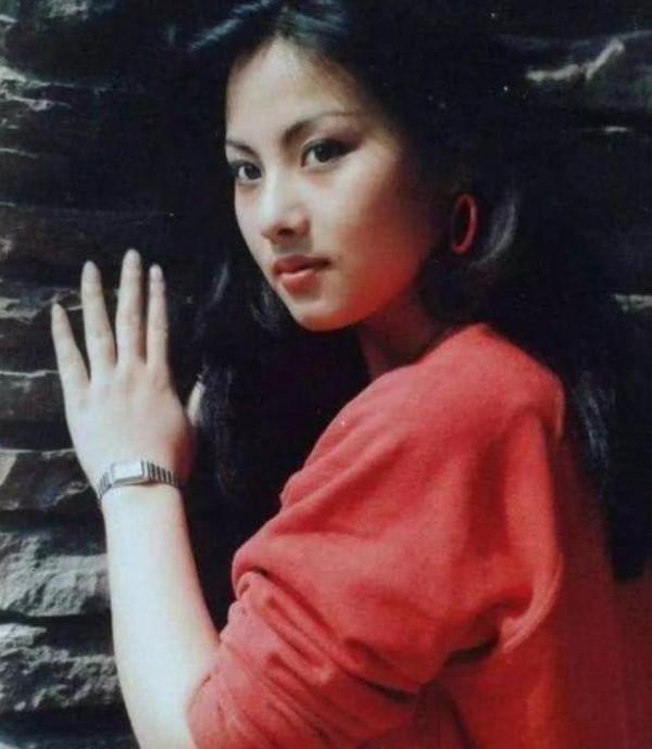 樂韻去世26年,退出《紅樓夢》成就鄧婕,騙她的羅烈下場怎麼樣? 樂韻去世26年,退出《紅樓夢》成就鄧婕,騙她的羅烈下場怎麼樣?