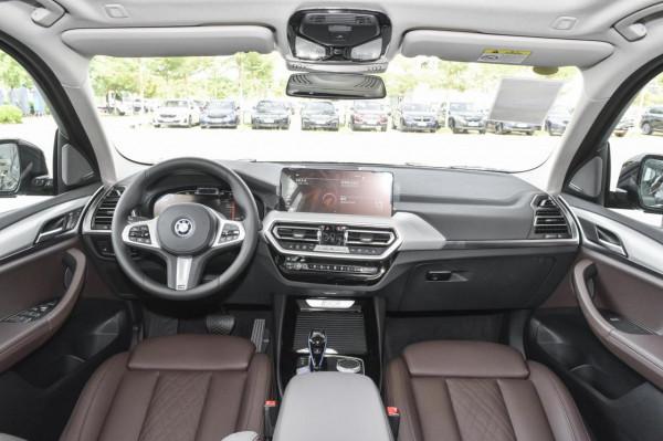 寶馬iX3:純電續航里程490km,286馬力,指導價43.99萬,造型討喜 寶馬iX3:純電續航里程490km,286馬力,指導價43.99萬,造型討喜