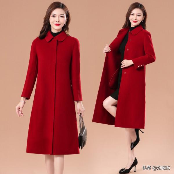 這幾款時髦顯瘦的雙面呢羊毛大衣，40-50歲的媽媽穿上高貴優雅
