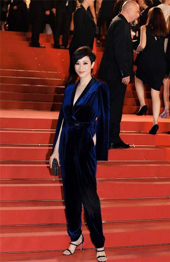 和陳法蓉蔡少芬相比，鍾麗緹真的顯老態了，她一點不像60後