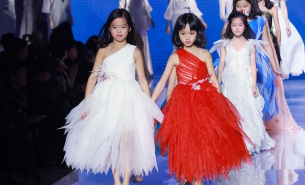 長相浪費基因？這些星二代，明明跟父母共用一張臉