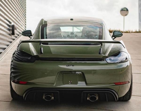 賽道化設計，配金色輪輞，保時捷718 GT4實拍