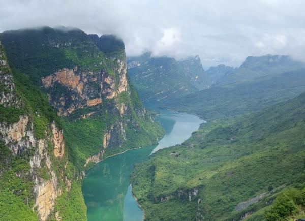 跑過關興公路嗎？說“自駕必去”，200公里我玩出了“貴州味道”