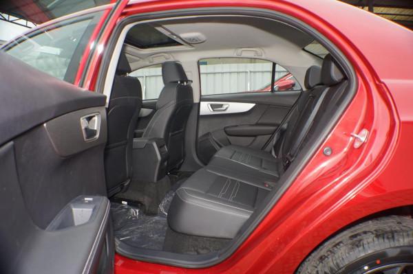 適合網約車的電動車，比亞迪秦EV續航421km，馬力只有136匹