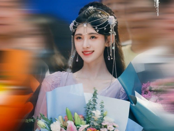 嘉行傳媒真是好眼光，王藝瑾穿古裝：這是照著演員標準選愛豆吧