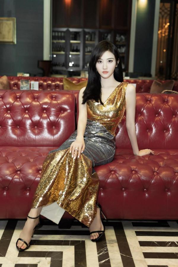 景甜金屬感拼接長裙 景甜金屬感拼接長裙