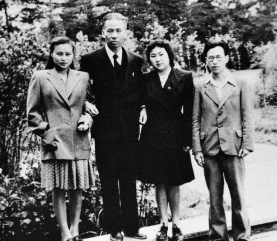 1938年,武漢11歲童養媳獲救,周恩來對她說:你父親是劉少奇 1938年,武漢11歲童養媳獲救,周恩來對她說:你父親是劉少奇