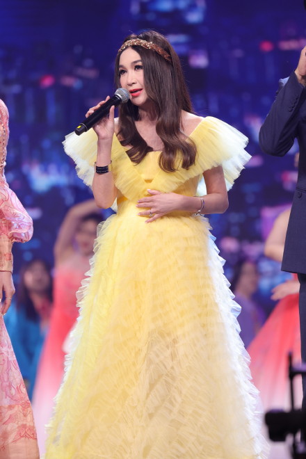 大灣區中秋晚會:溫碧霞露肩撩人,趙麗穎又仙又欲,舒淇驚豔全場 大灣區中秋晚會:溫碧霞露肩撩人,趙麗穎又仙又欲,舒淇驚豔全場