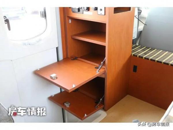 車長5米的豐田輕卡房車，配2.0T汽油動力駕駛靈活，4口人旅行剛好