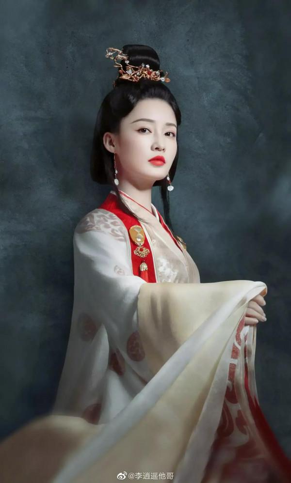 李沁，好貴典雅，是得不到的女人