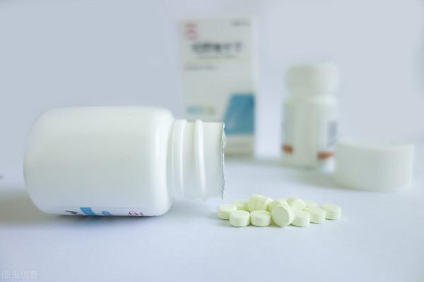 堅持吃降壓藥，突發腦出血，61歲的張叔，選錯了2種藥！值得警醒