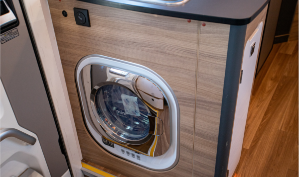 飛神新款諜照流出 凱恩斯Z63：紮實配置 電動升降床 空間利用率拉滿