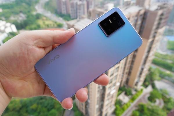 VIVO S10與S12的配置差距這麼小，也許S10換個外殼就是S12