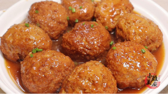 2022年大年初八選單出爐，6葷2素1涼上一桌，端上桌年味十足